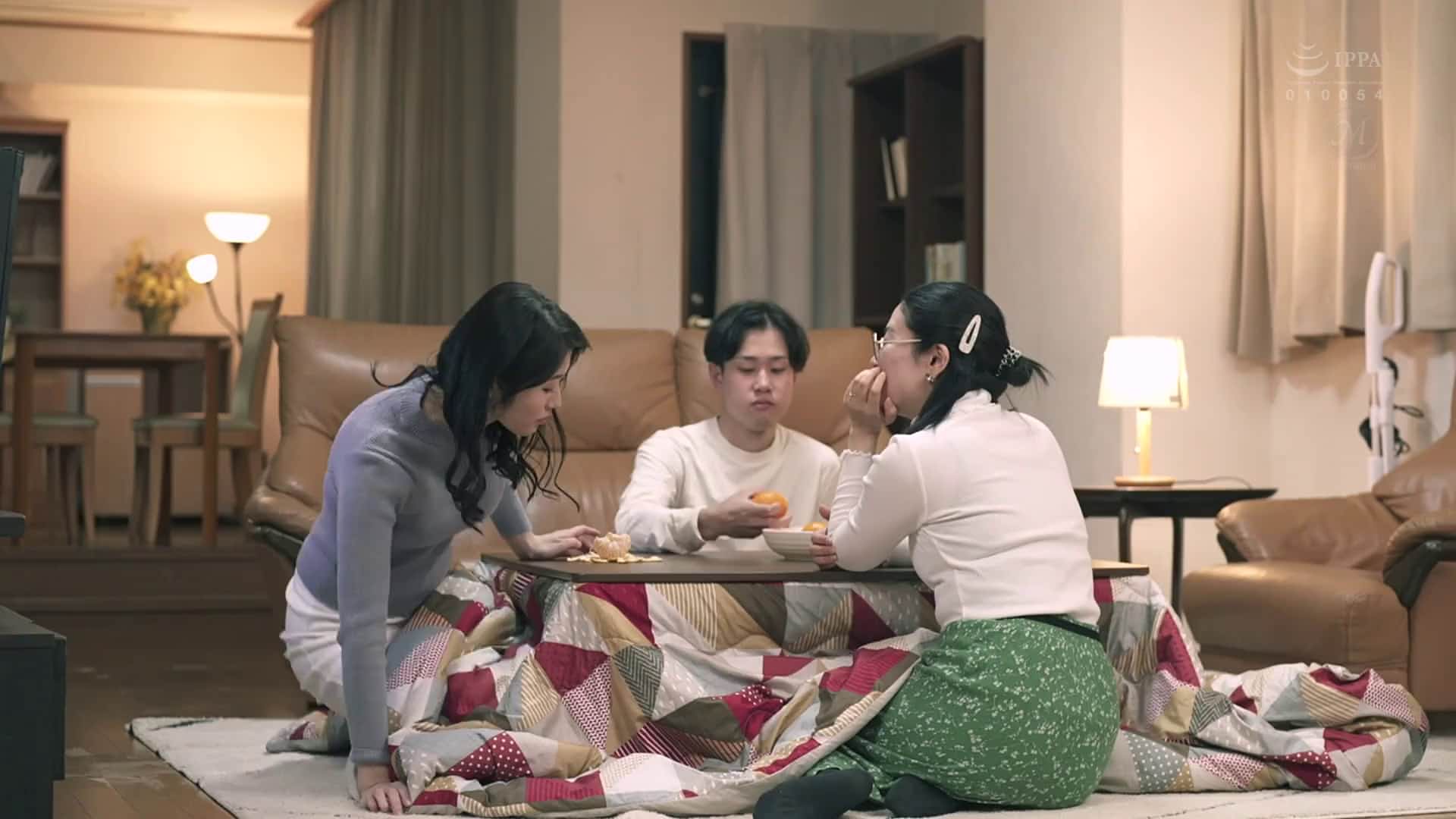  新婚5か月、妻より先に妻の妹を孕ませてしまった…。 沙月ふみの - 1of5