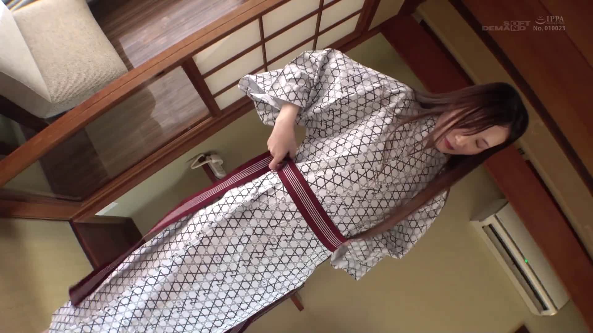  不倫する度に惹かれてゆく、知的でミステリアスな「極」美麗妻 加藤あゆ香 31歳 - 1of5