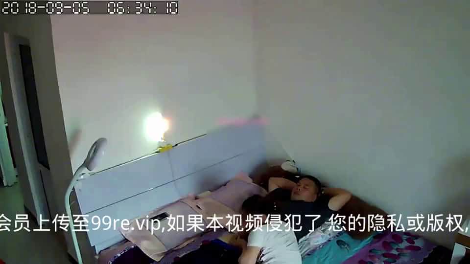家庭攝像頭黑客破解拍攝到的小胖哥大清早要媳婦伺候來一炮再去上班 露臉高清