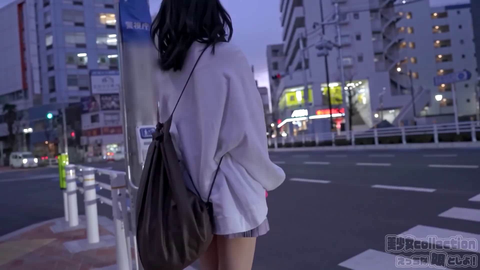  服屋から出てきたおしゃれなぴえーんな娘にえっちな事しちゃいました♪ - 1of5