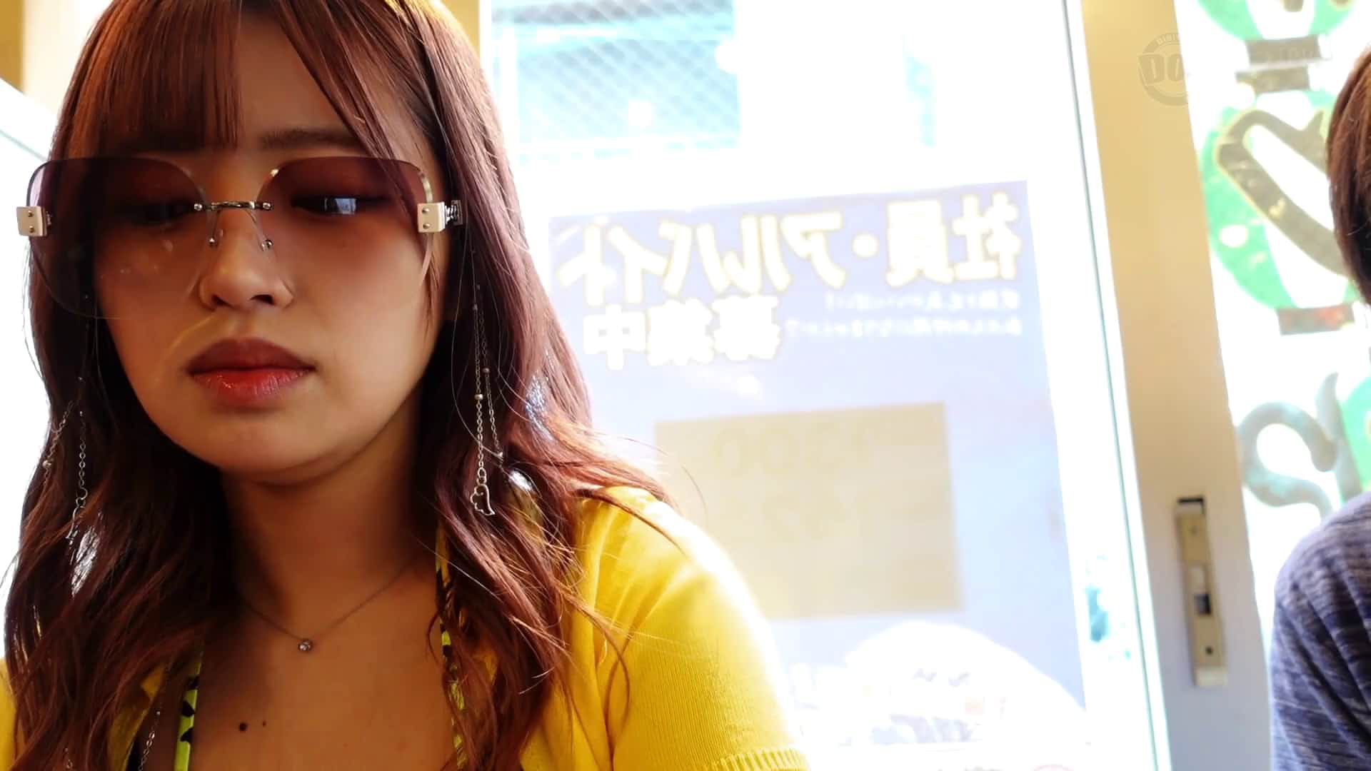  男の家巡り系エロインフルエンサー 居酒屋で出会ったチ●ポ大好きド淫乱極上ギャル！椿りか - 1of5