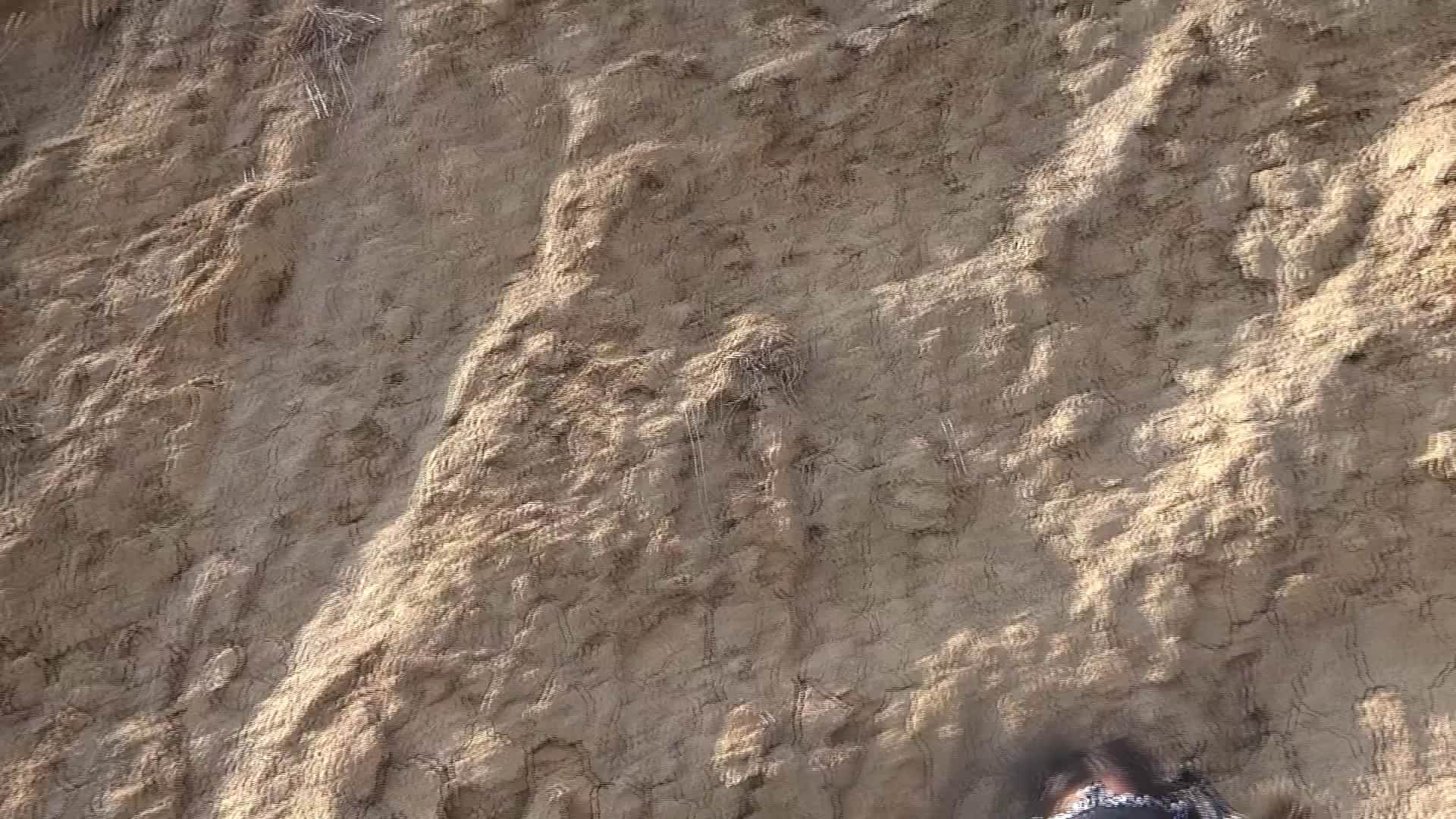 【全網推薦】【大陸無水印自拍第二部分】穿著黑絲情趣制服裝大冷天啪啪野戰 幹得雞巴得凍僵了 場面淫蕩刺激 1080p高清無水印