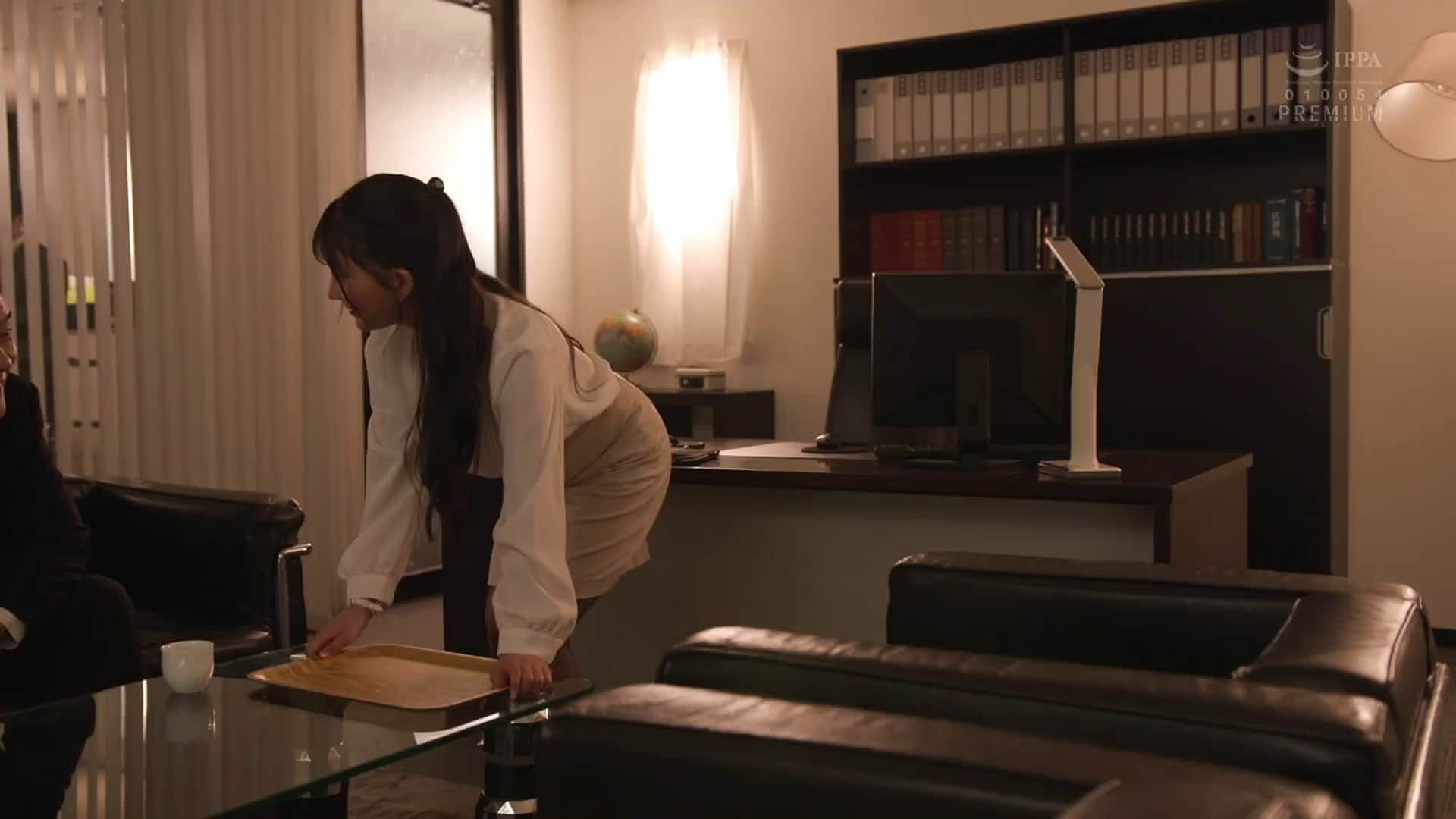  被最讨厌的社长舔舐侵犯的性感調教巨乳秘書 楪カレン【破解】 - 1of5