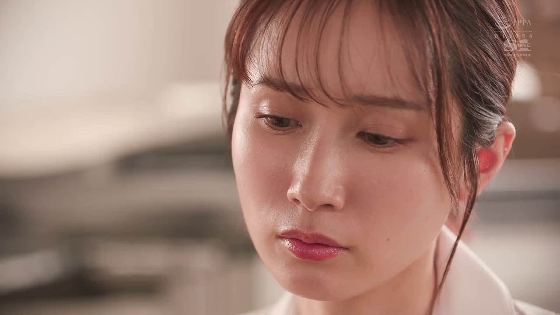  美人上司的欲情！就这样害羞地射精的我 小島みなみ【破解】 - 1of5