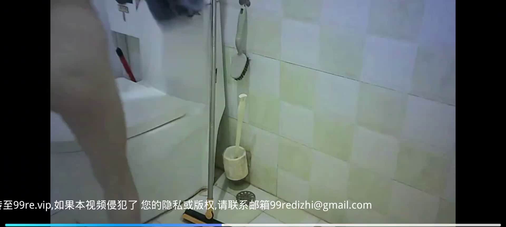 偷拍大姨子洗澡想艹