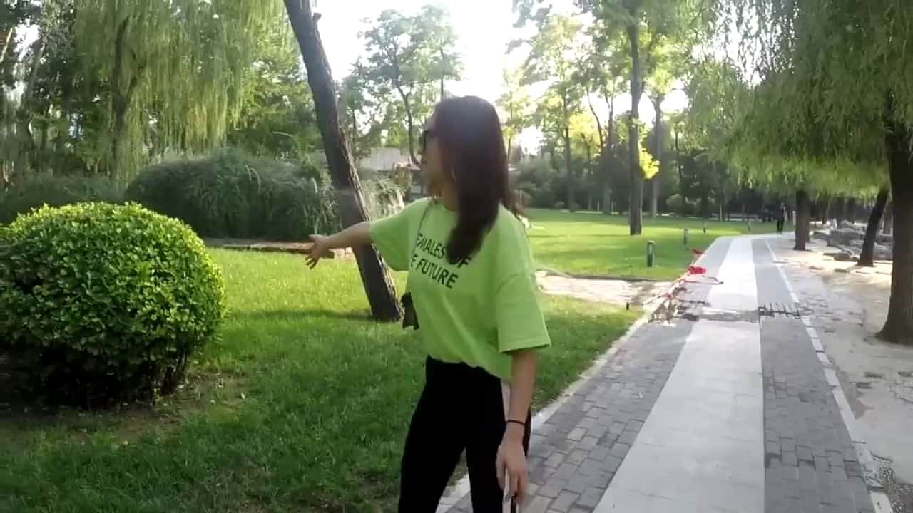 獨家推薦 來自北京的美女模特瑤瑤與意大利帥哥男友穿著情趣黑絲透視裝客廳衛生間裏瘋狂啪啪 各種體位玩弄幹得嗷嗷直叫