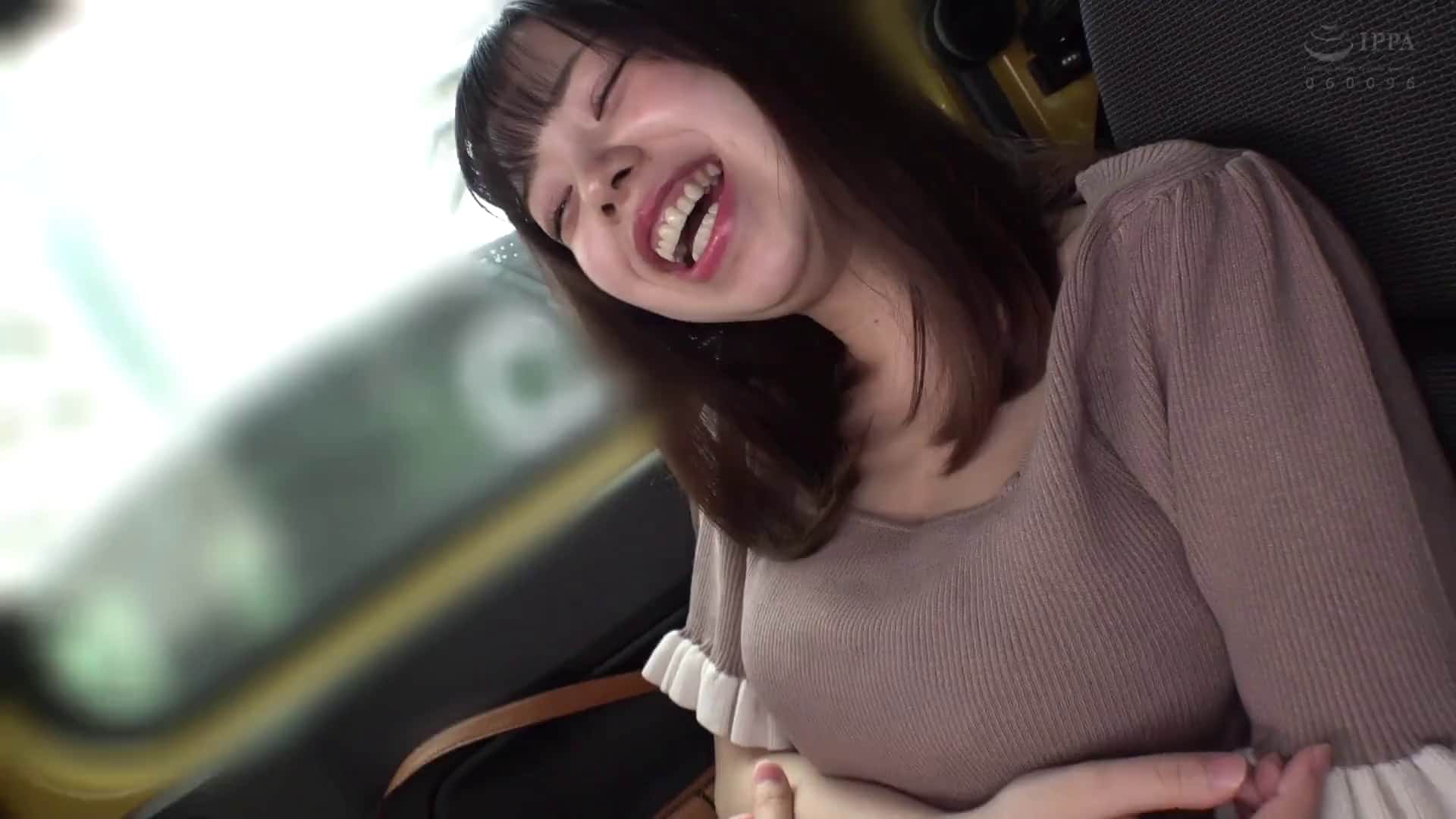  だめ…振動…強すぎだって…イク…大勢の人の前でガンガン絶頂 - 4of5