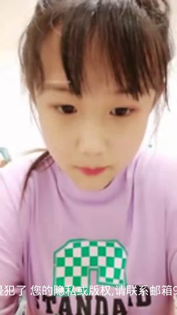 雷陈田开的会所，19岁超嫩小学妹祁语婷，和同学一起直播掰穴自慰