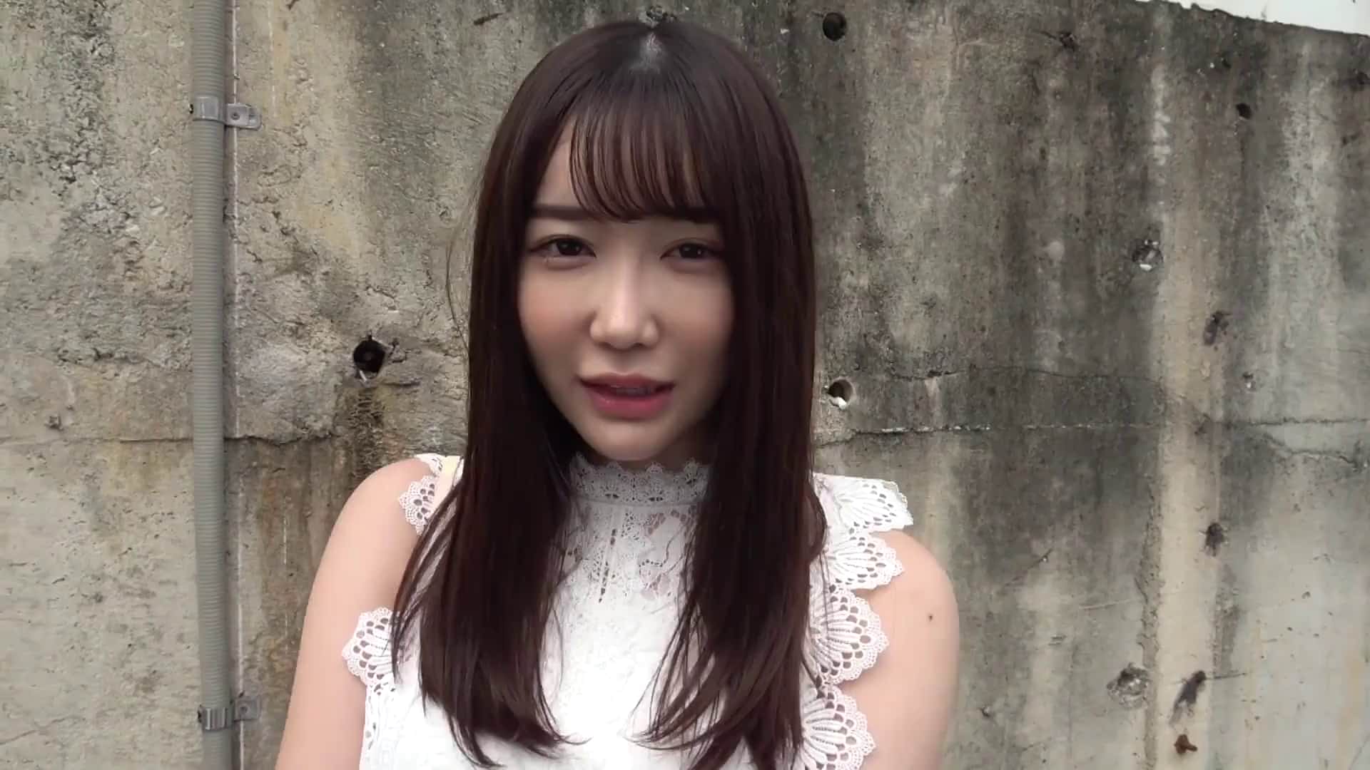  完全プライベート映像 昼からベロベロでエロ可愛すぎ！ 椎名心春ちゃんと初めての二人きりお泊まり - 1of5