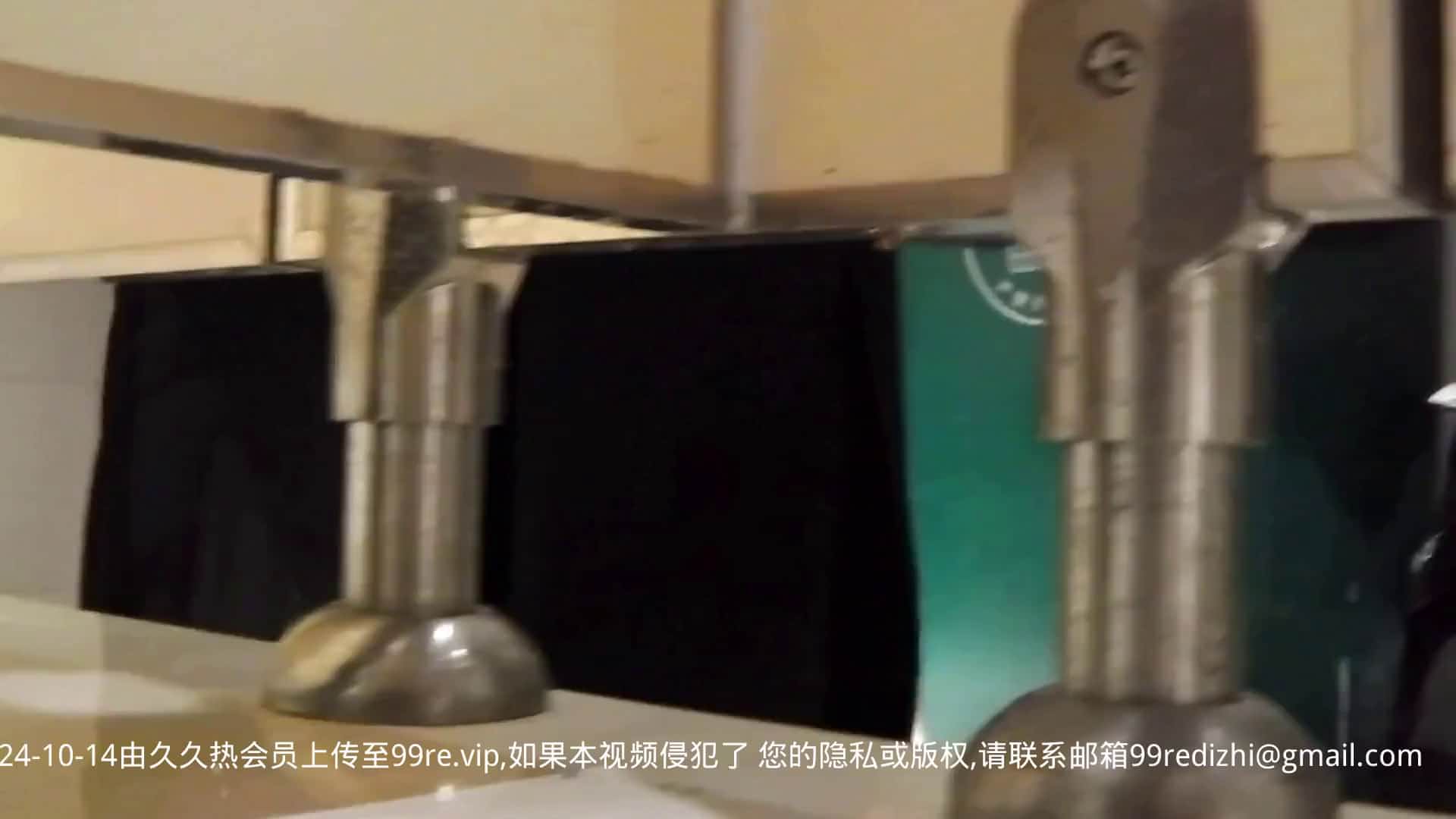 某百貨公司員工洗手間盜攝各式美女少婦如廁 肥嫩逼逼看得讓人欲火焚身 720p高清原版