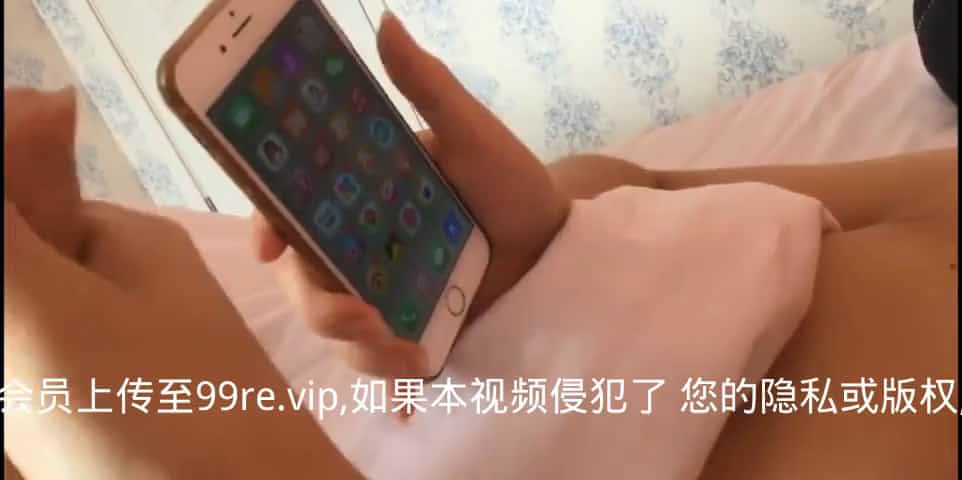 公司漂亮女同事老公出差偷情私會帥氣小夥居家啪啪打炮 主動吃雞巴騎乘幹得直叫求饒 國語高清