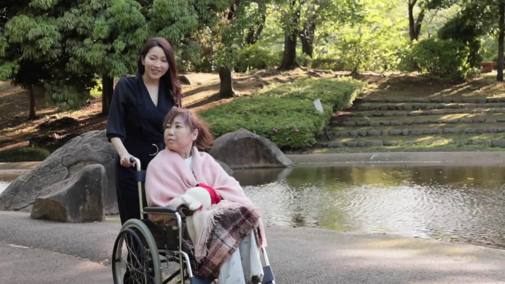  媚薬悦楽 近所で噂の美人妻を性感エステで堕とす。オイルまみれで変態化した淑女の本性 妃ひかり - 1of5