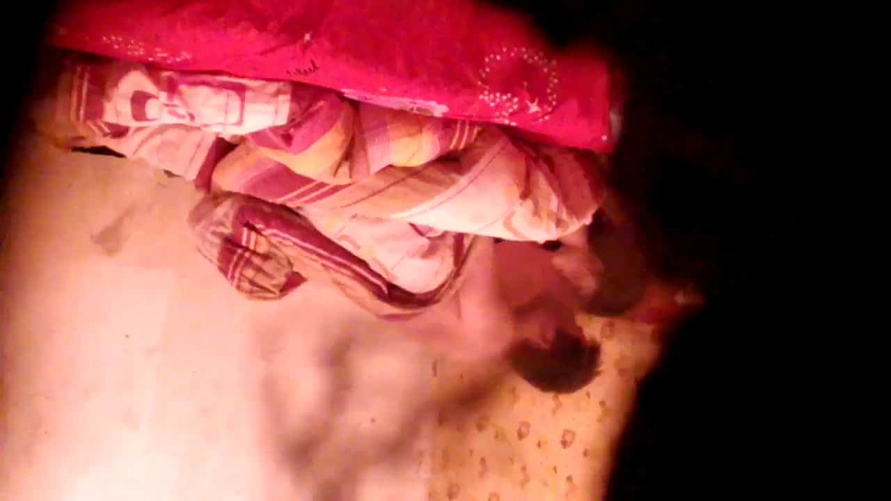 出租房拍攝到的一起打工的兄弟與好久沒有見面的小女友啪啪 身材不錯幹柴烈火憋好久了有點猛啊