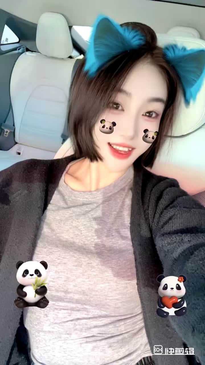 被假屌给插喷了