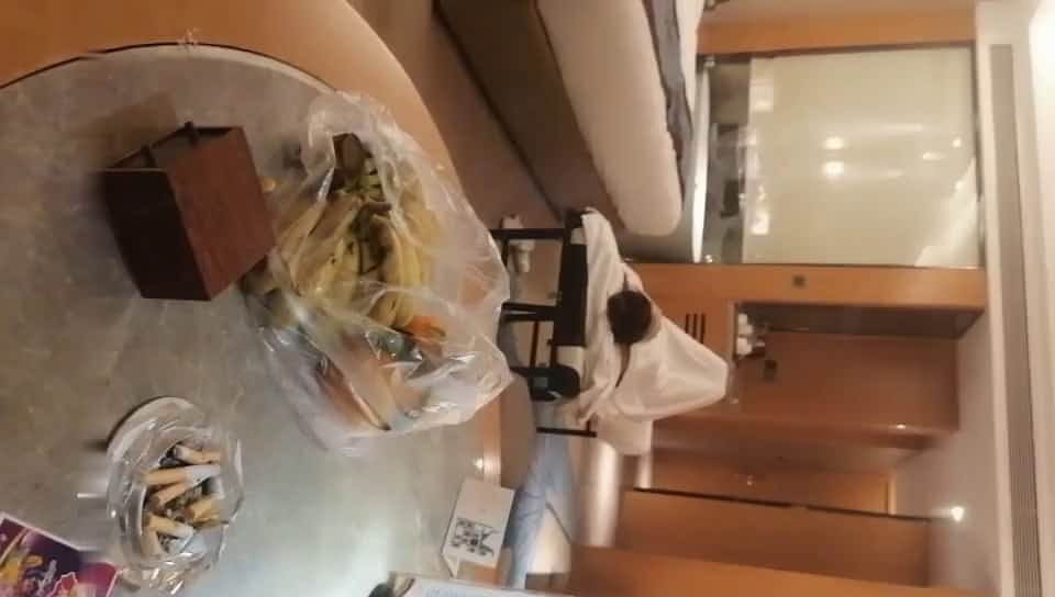 《女子養生spa》私密保健會所現場直播漂亮氣質少婦帶著水果來找帥氣男技師全身推油spa按摩 受不了爽到啪啪才能瀉火 國語對白