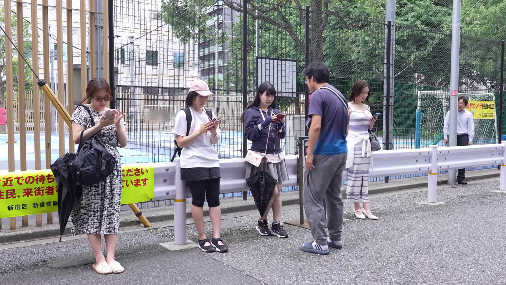  街角に妻を1時間立たせてみたら… 立ちんぼ。 木村玲衣 - 3of5