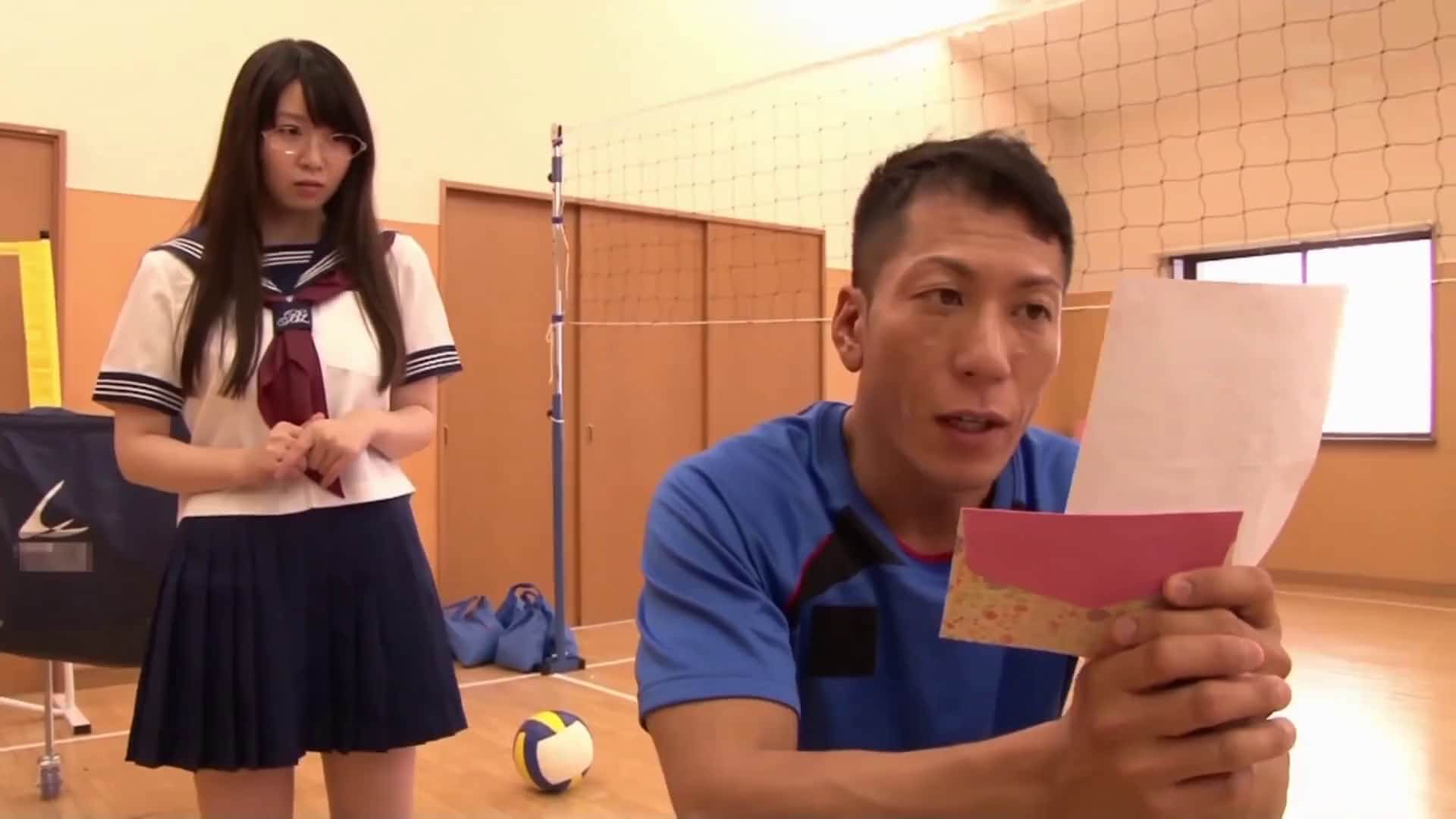  大柄なバレー部員達の性処理マネージャーは小柄で隠れ巨乳のいいなり娘。 あいか 149cm【破解】 - 2of5