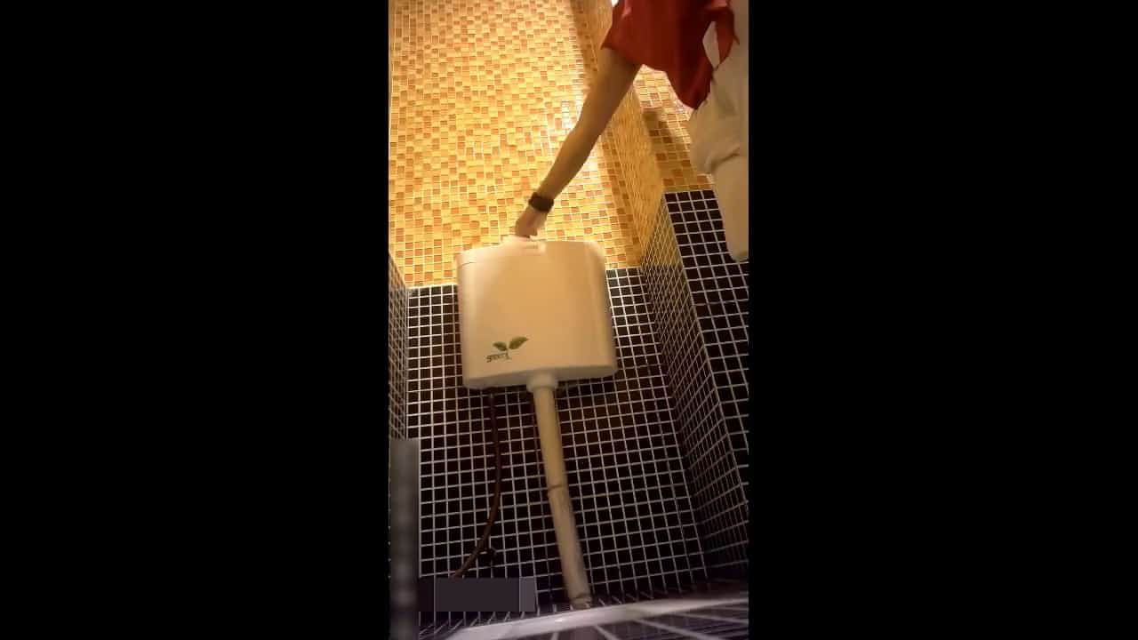 某大型商場公共女廁拍攝到的各式ol制服美女如廁 肥臀大屁股看得讓人欲火焚身 720p高清原版