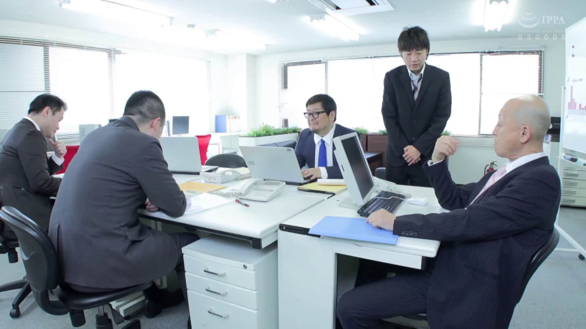  毎日上司にいびられているボクは、上司の嫁を性のはけ口にする事で優越感に浸ります… 美咲かんな - 1of5
