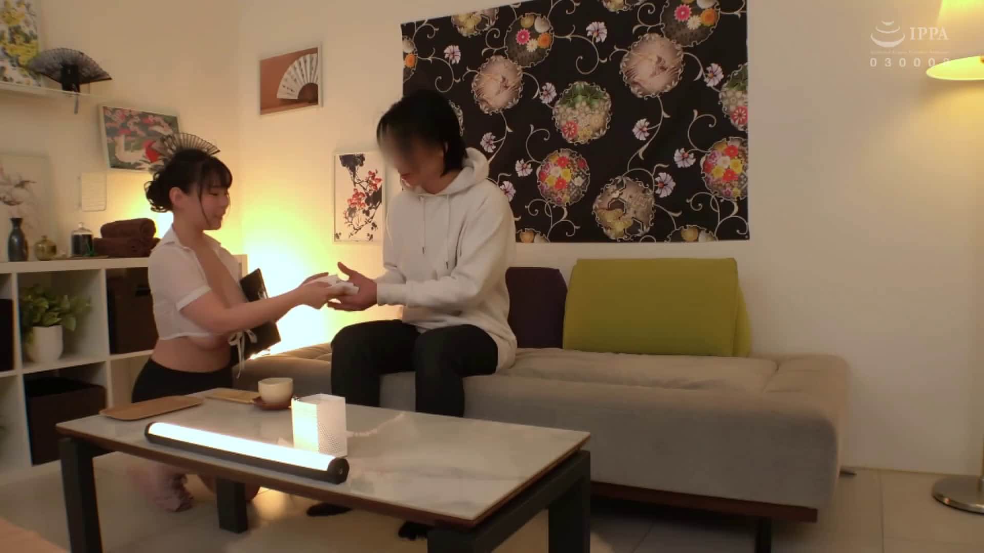  もの凄い爆乳騎乗位＋ゴッドハンド手コキ メンズエステ爆乳の淫欲 人妻エステティシャンが - 1of5