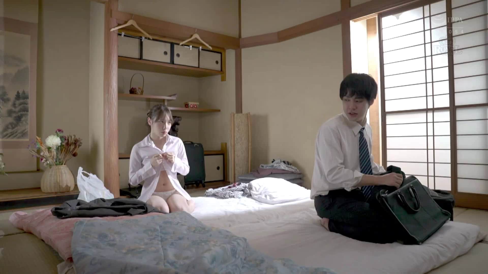  朝起きたら部屋に浴衣がはだけた後輩女子社員！いつも生意気で悪態ばかりついてくるのに、甘えてきたので… 白桃はな【破解】 - 4of5
