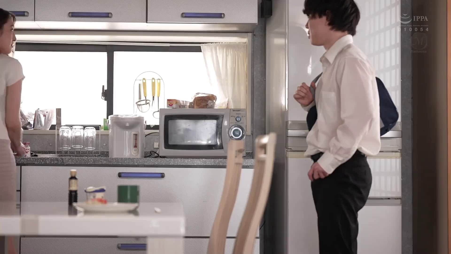  母が離婚した日 理性を失ってしまった僕は、性欲が尽き果てるまで大好きな母を抱きまくった。 大石紗季【破解】 - 1of5