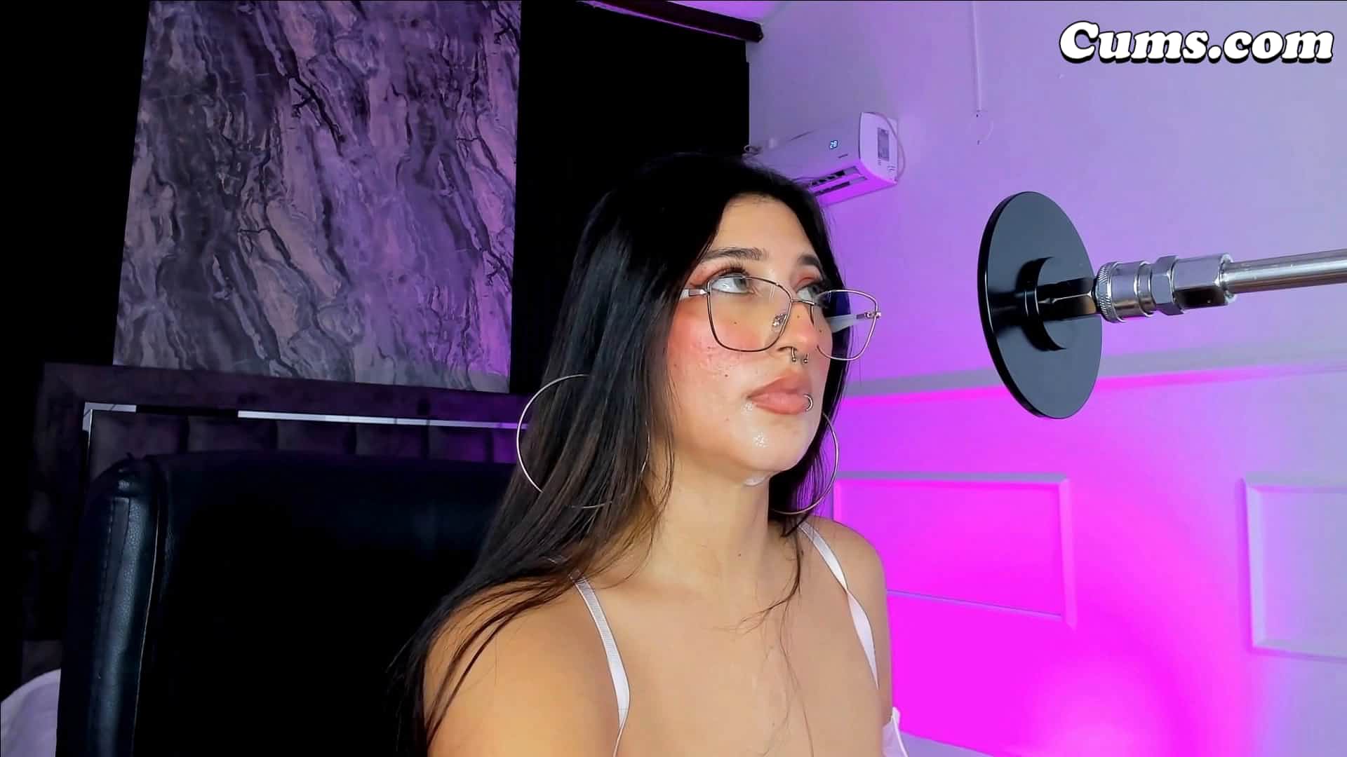Nerd girl slut self-fucks delight