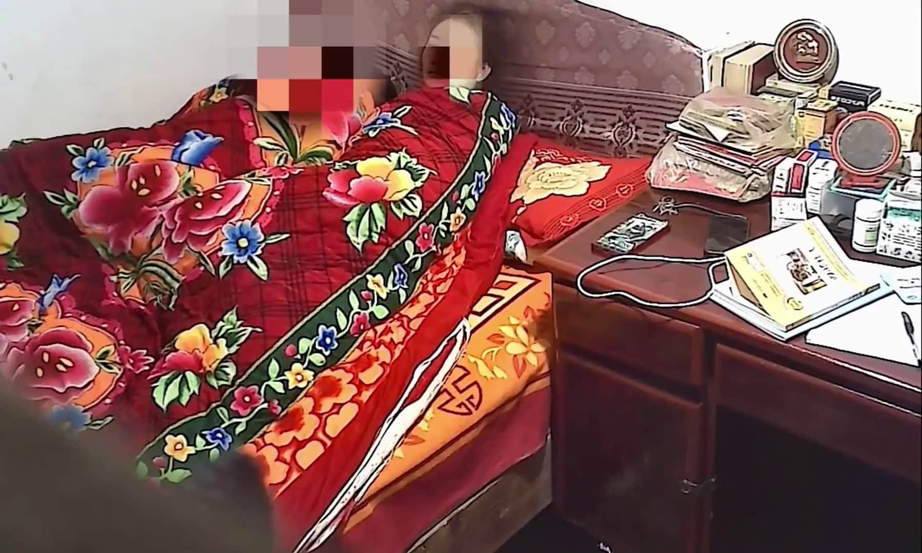 偷拍姑姑睡觉