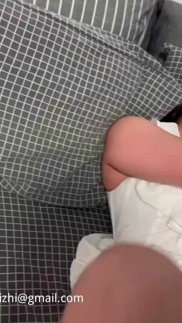 渣男酒裏灌醉迷倒漂亮美女帶回宿舍強搞 還要拍下視頻被妹子罵滾 1080p高清無水印