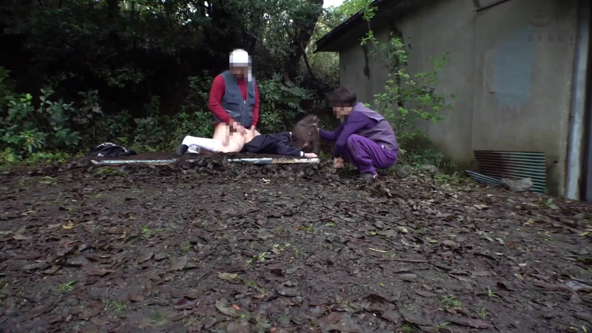  下校中の女子●生を狙った野外拉致レ●プ映像 - 4of5