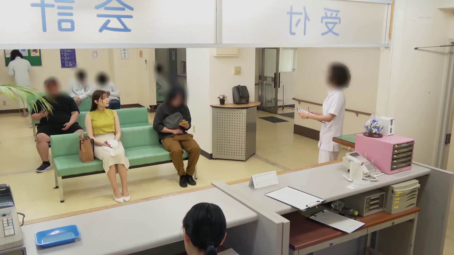  はじめてのドクハラ健康診断 変態医師のスケベ検診に悔しくもガクガク声我慢イキするol 神木麗（24） - 1of5