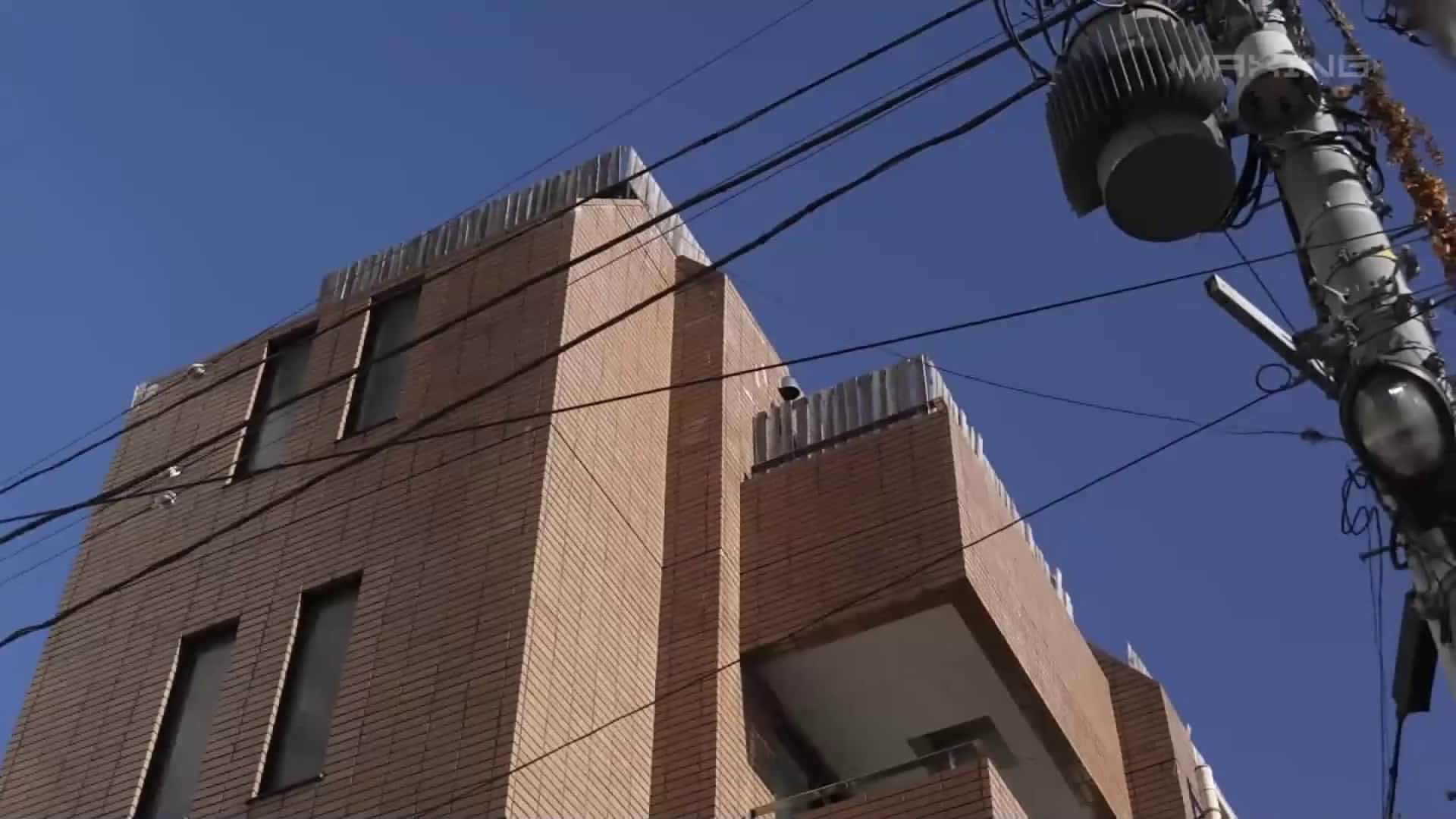  被丈夫的部下劝说…在自己家背叛的ntr 波多野結衣【破解】 - 3of5