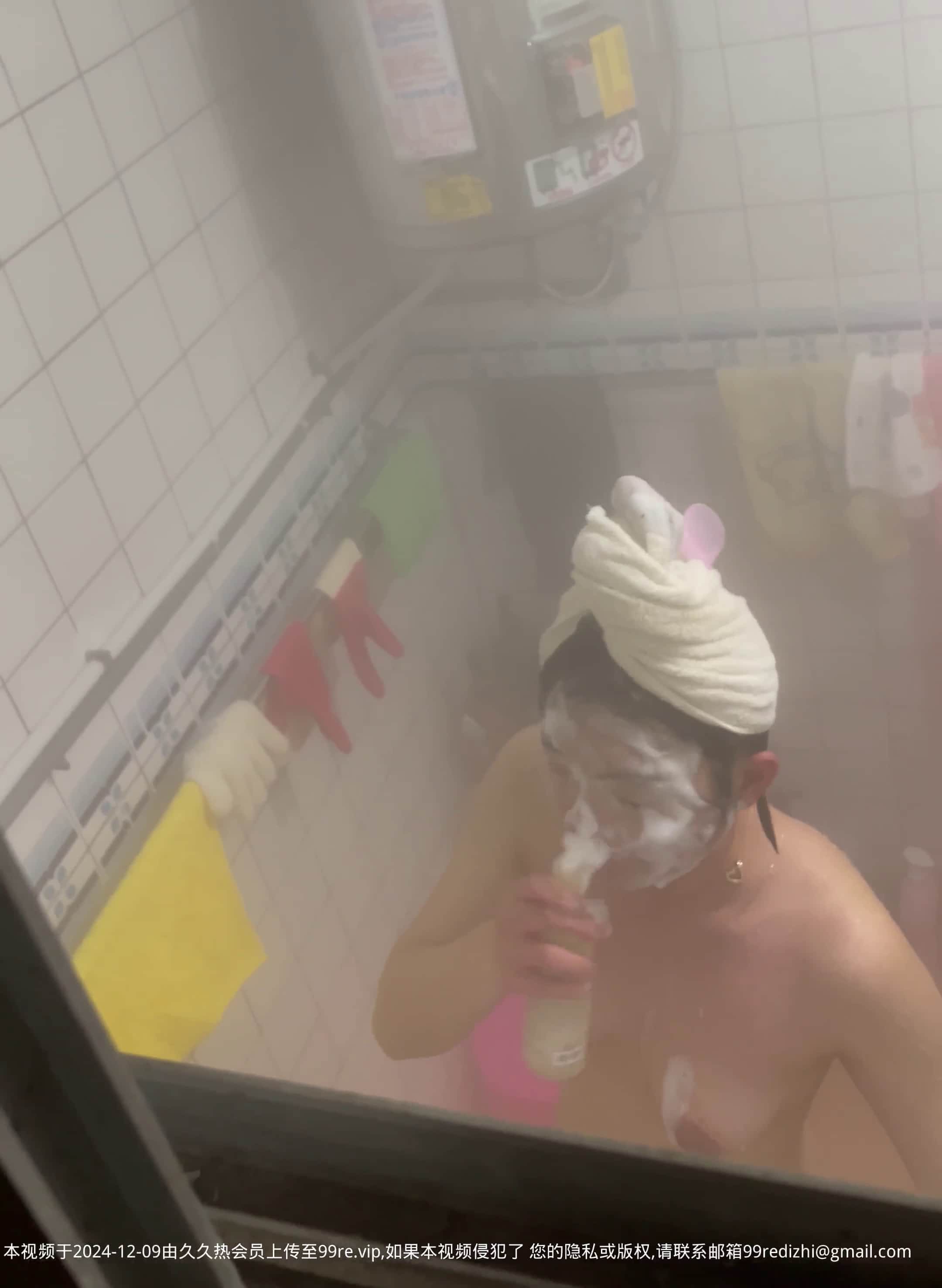 偷拍朋友邻居妹妹洗澡2