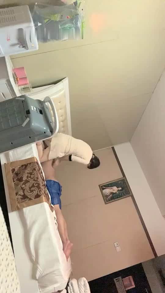 猥瑣帥氣小夥休閑會所找了個紮著辮子的d奶少婦技師全套服務 乳推臀推69吹簫嘗試各種體位 服務蠻不錯的 對白清晰