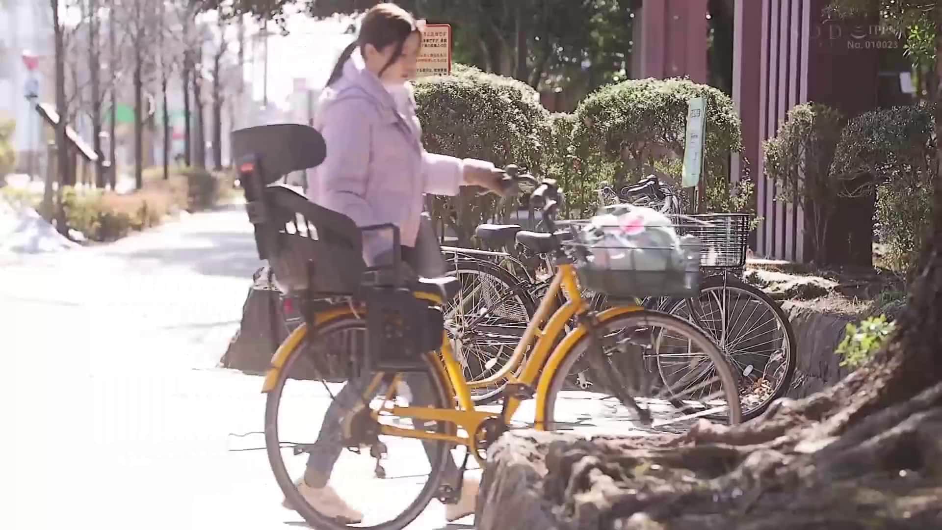  和儿子的足球运动教练不伦做爱的绝伦妈妈 神木麗【破解】 - 1of5