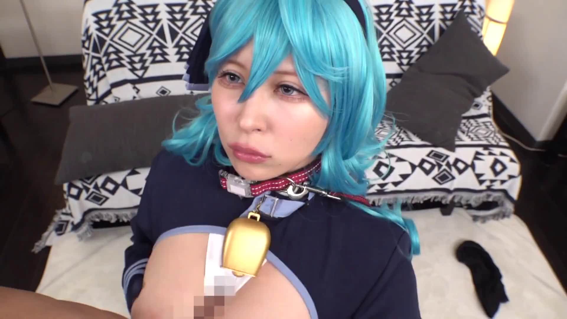  横乳の完全再現！？iカップレイヤーみうちゃん、賭けに弱すぎてセクハラされまくり！ - 4of5